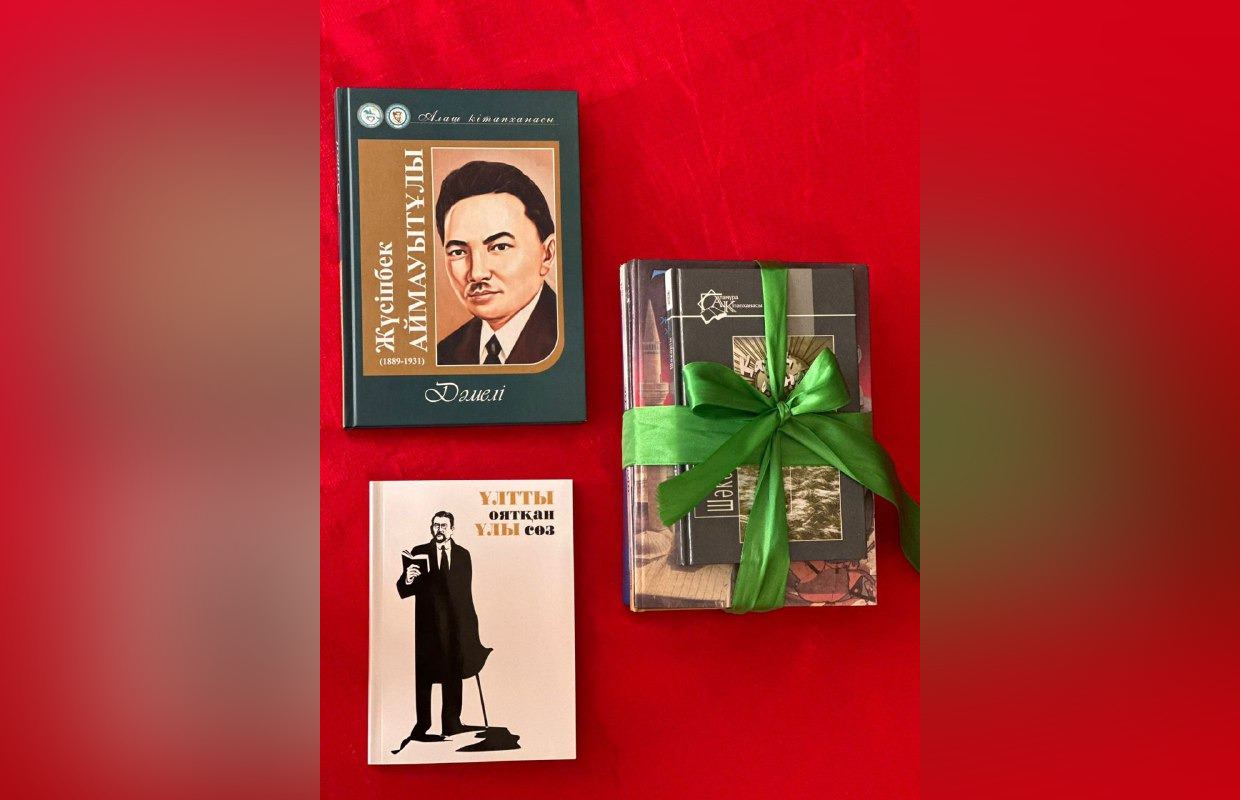 В Павлодаре гвардейцам подарили драгоценные книги