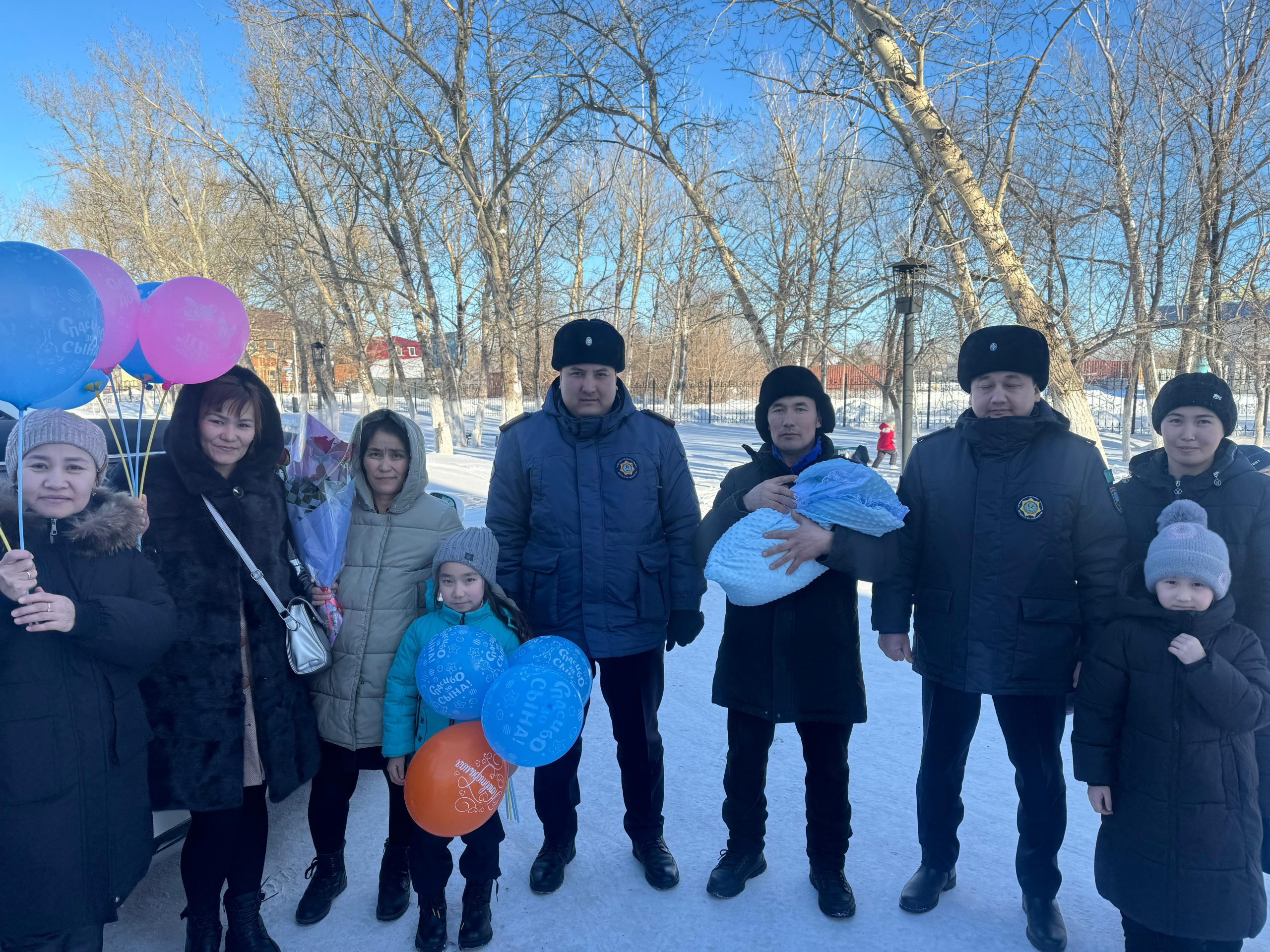 Новорожденного ребенка назвали в честь спасателя