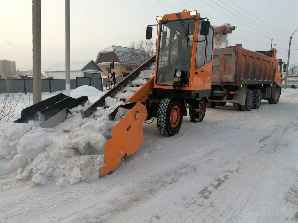 Свыше 1300 единиц спецтехники задействовано в уборке снега в дневную смену
