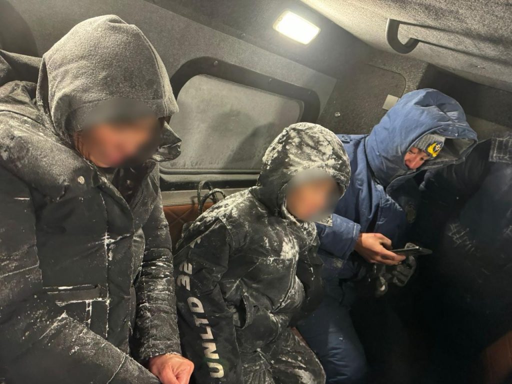 Буранные, морозные дни: Семью из трех человек отыскали в пургу Акмолинские спасатели