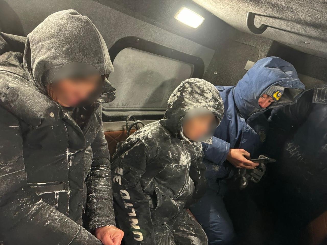 Буранные, морозные дни: Семью из трех человек отыскали в пургу Акмолинские спасатели