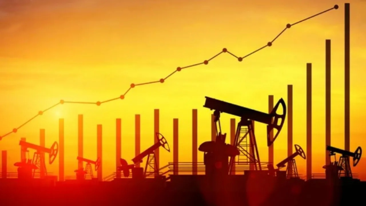 Цены на нефть растут на фоне обострения конфликта в Красном море