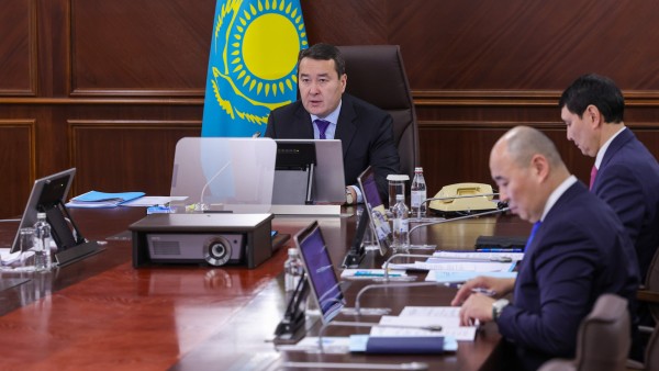 Обеспечение стабильности поставок нефти и газа на внутренний рынок обсудили в Правительстве 