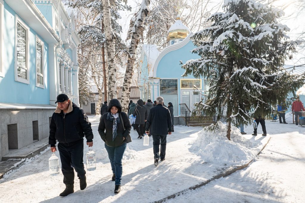 Как отметили Крещение в Казанском соборе Алматы
