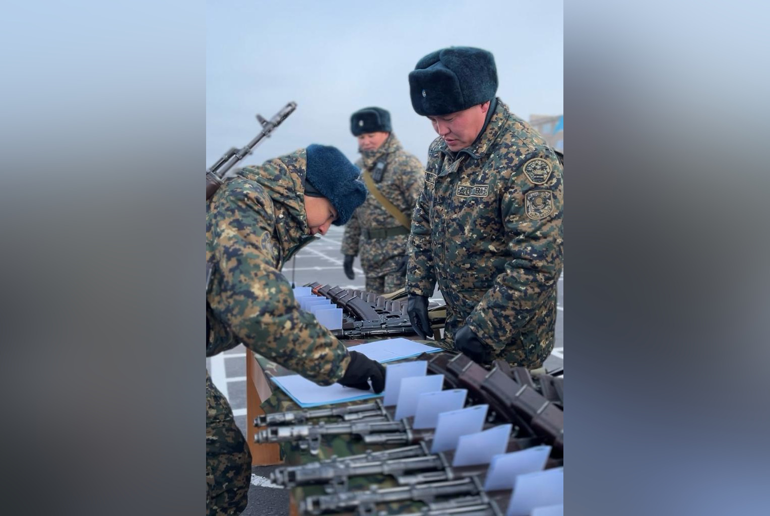 Карагандинские гвардейцы получили боевое оружие