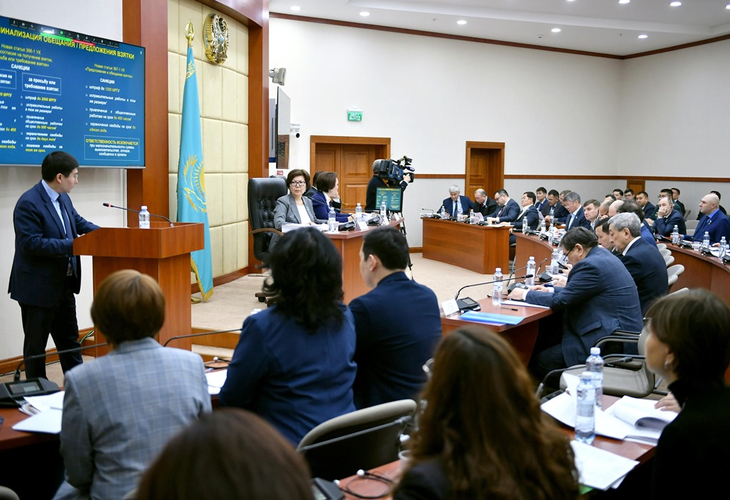 Казахстан ужесточает наказание за взяточничество и коррупцию