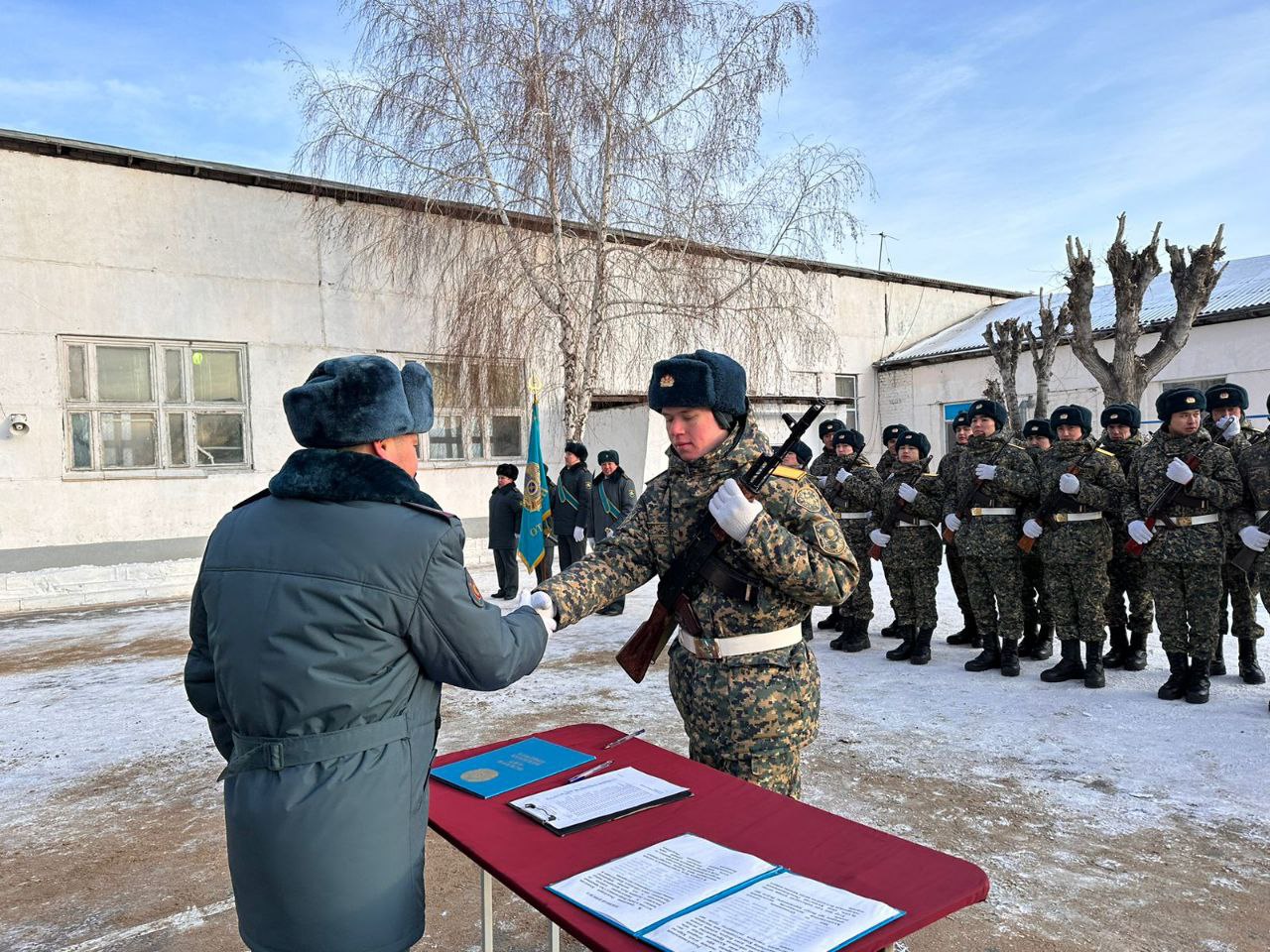 Молодые гвардейцы дали торжественную военную присягу