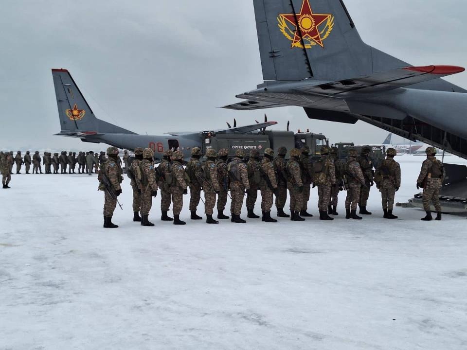 Наращивание боевой выучки: в ВС РК проверяют  боеготовность Десантно-штурмовых войск