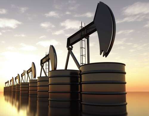 Нефть и цены: прогнозы роста до $82,15 на фоне данных МЭА и ОПЕК