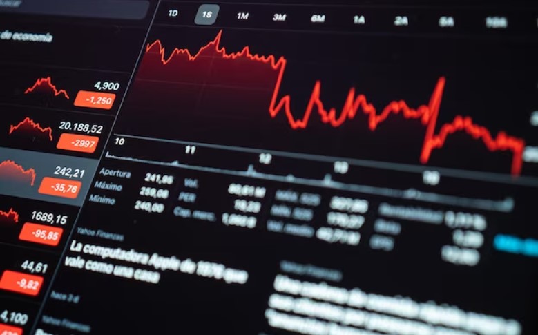 Нефть на пути к $80: Анализ фундаментальных факторов