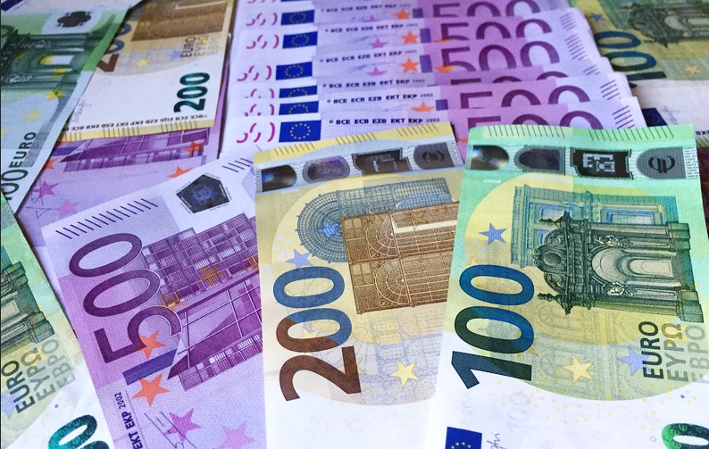 Прогноз EUR/USD: Какие факторы влияют на валютную пару?