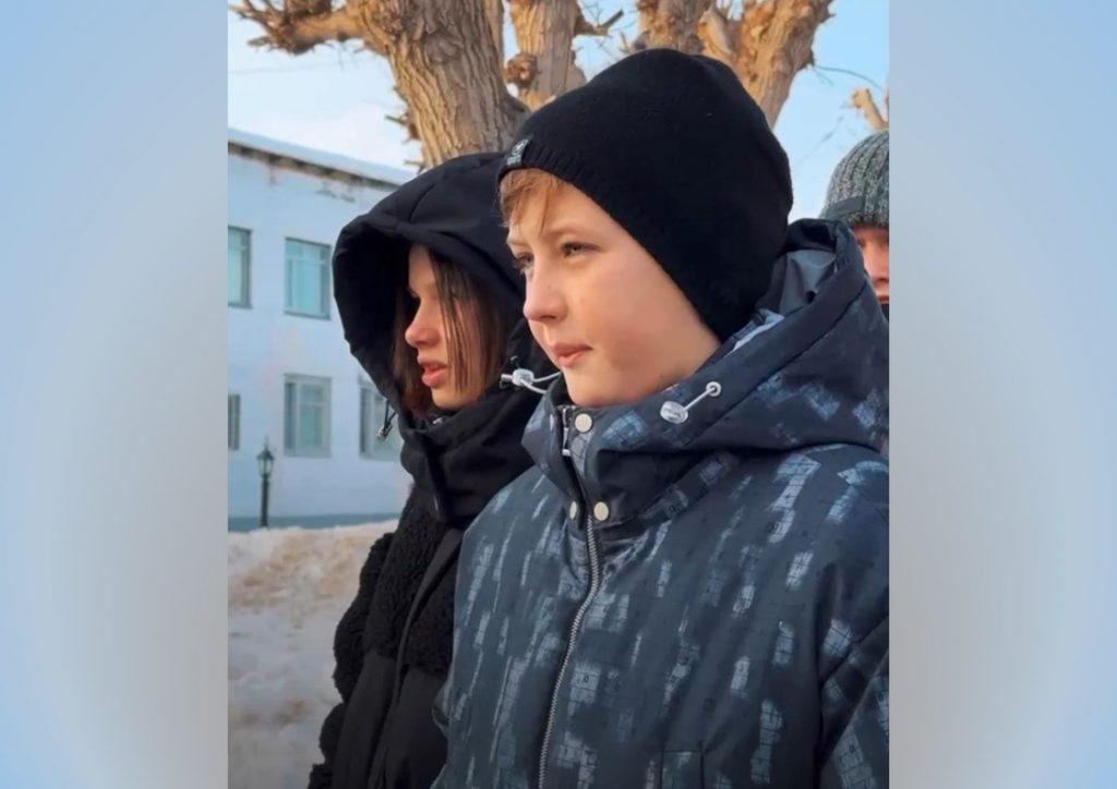 Школьникам показали армейскую жизнь