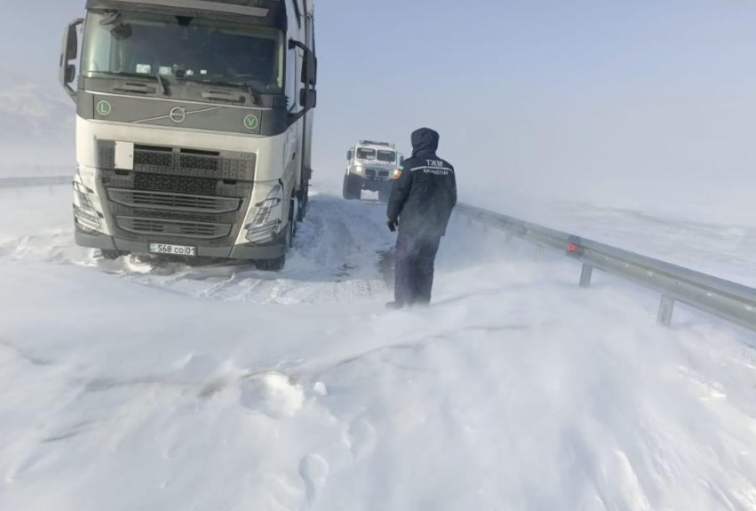 Снежные заносы и спасательные операции на автодороге «Ушарал-Достык»