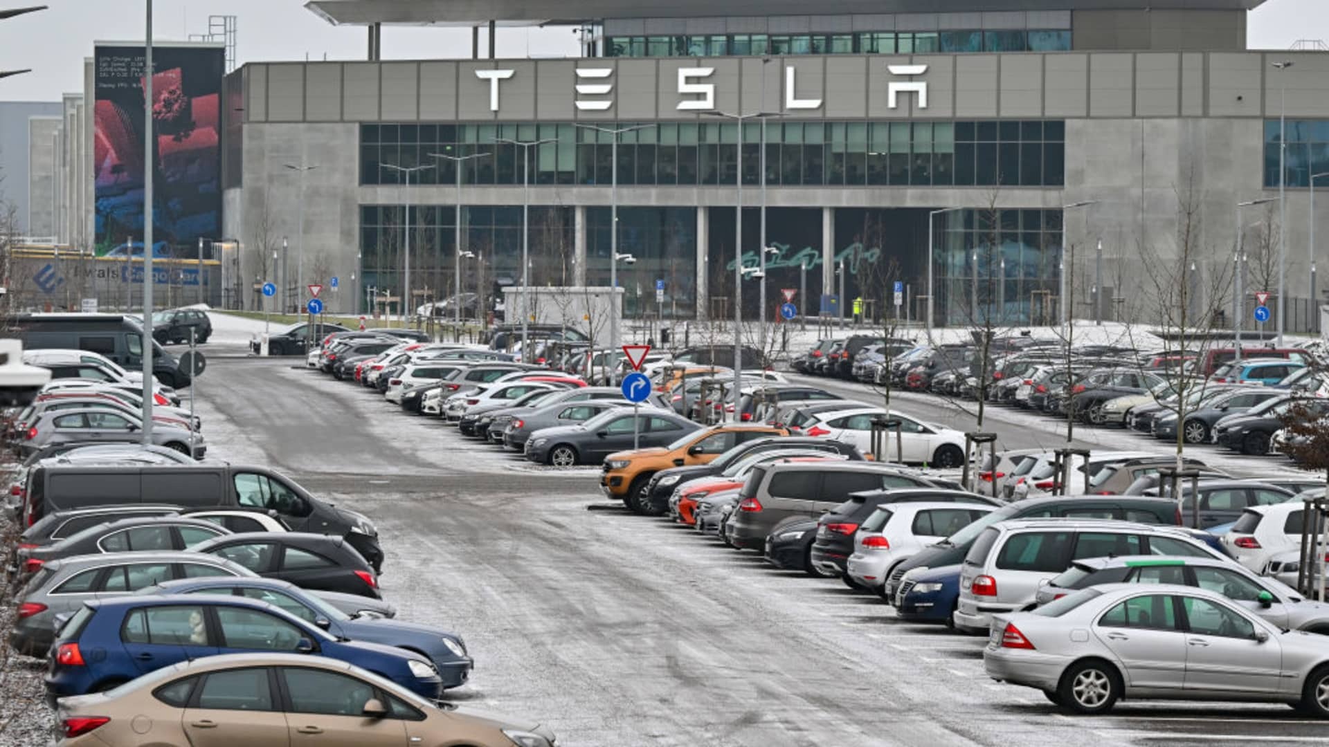 Tesla остановит большую часть производства в Берлине из-за атак в Красном море