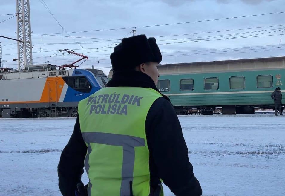 Трое правонарушителей сняты с поездов за распитие алкогольных напитков