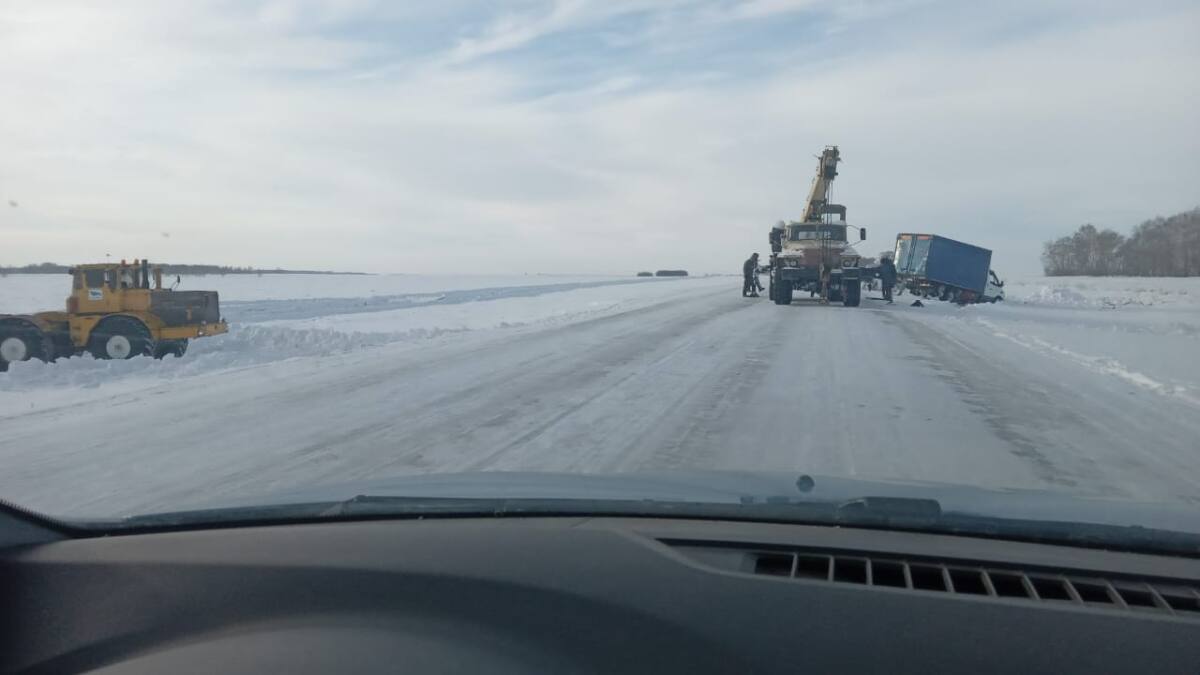 В СКО полицейские дважды помогли вытащить ГАЗель из кювета