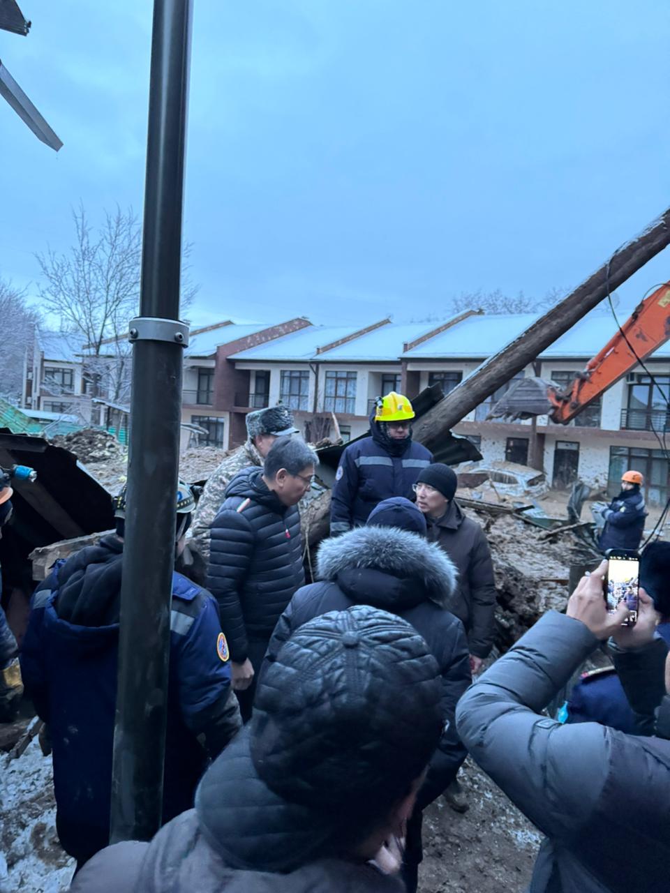 Ерболат Досаев прибыл на место схода оплывины