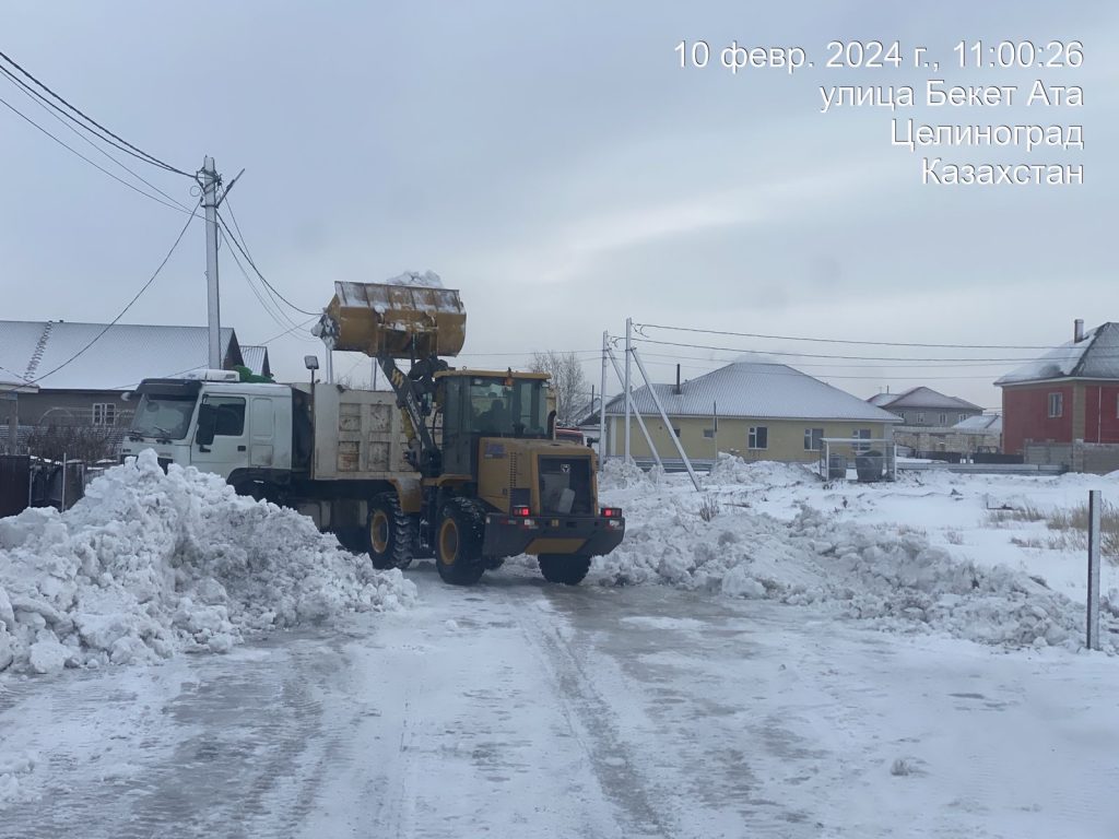 Более 2,3 тыс. дорожных рабочих задействованы в снегоуборочных работах в Астане