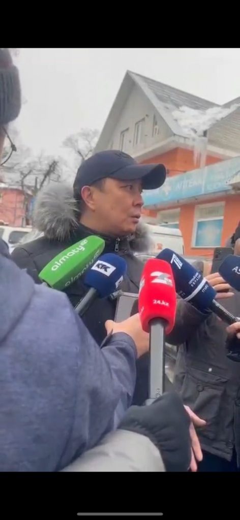 Аким Медеуского района Алматы Еркебулан Оразалин прокомментировал ситуацию с инженерными сетями на месте схода оплывины в мкр. Тау-Самал