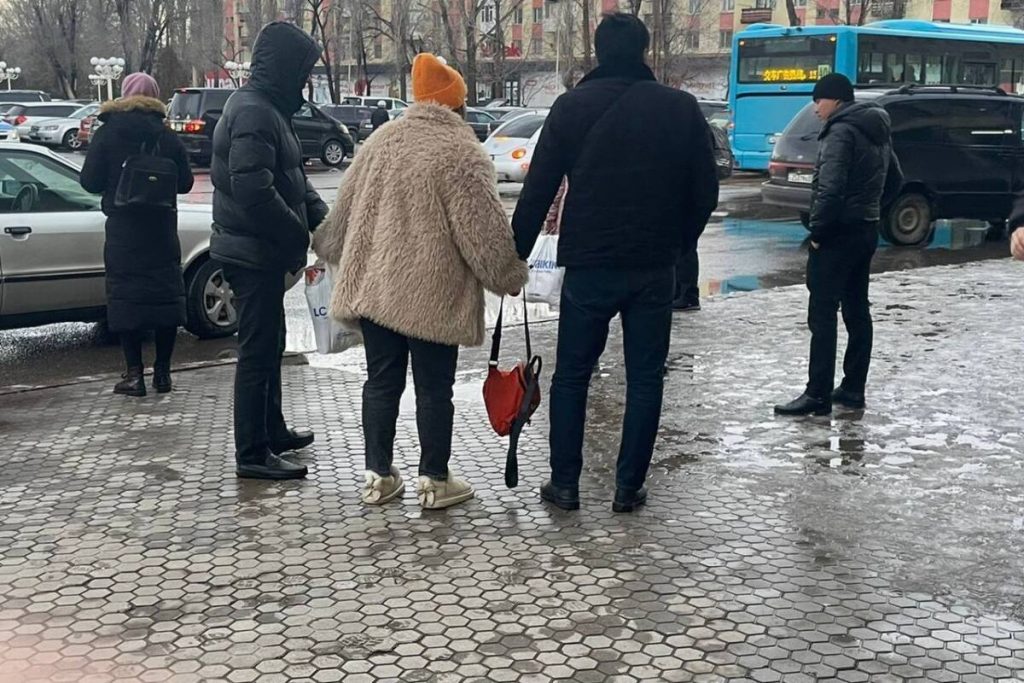 Девушку-наркокурьера с “синтетикой” задержали в Таразе