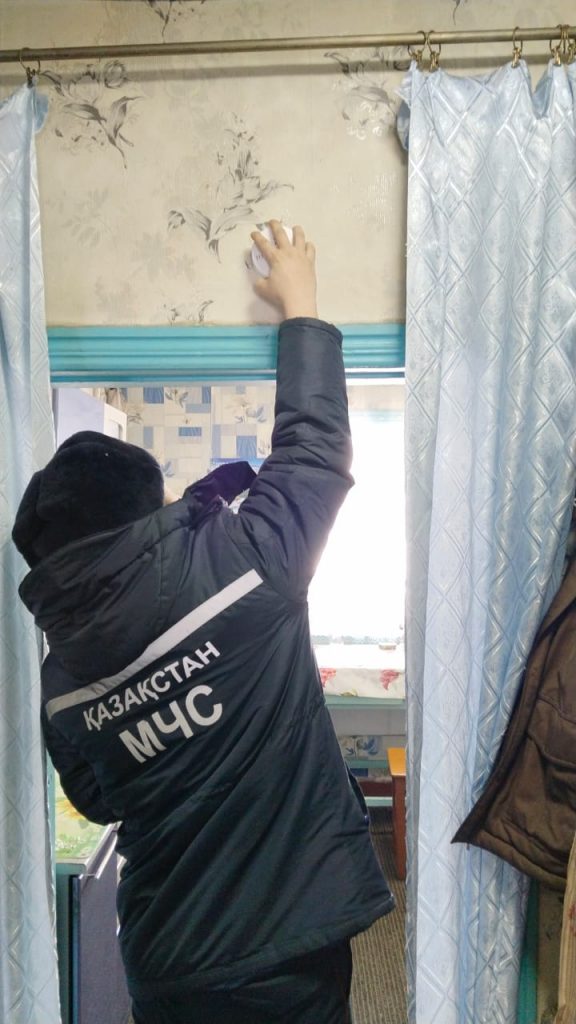 В области Абай датчик угарного газа спас  семью из 7 человек