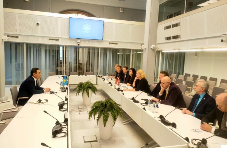 Казахстан и Латвия стремятся к углублению межпарламентского взаимодействия