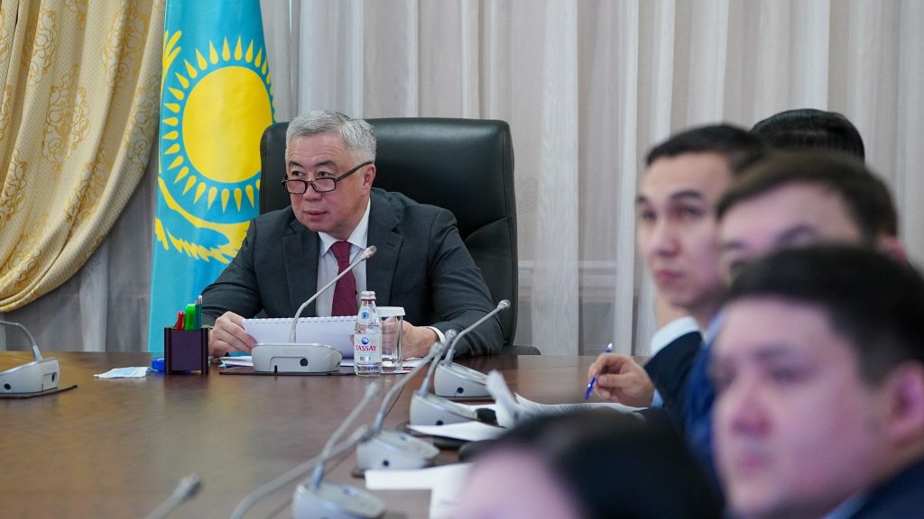 Площади посевов масличных, кормовых культур и сахарной свеклы увеличат в Казахстане