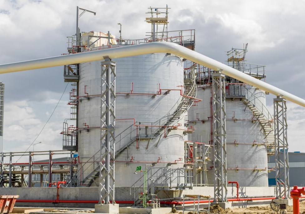 Почему цена на нефть падает? Рынок реагирует на увеличение запасов