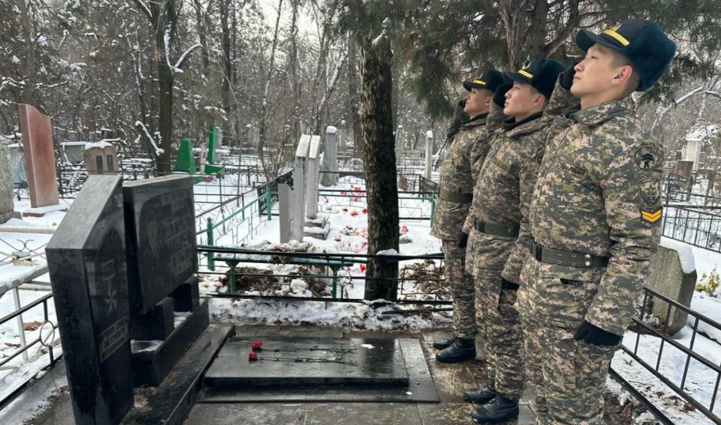 Почетный долг: Курсанты Сухопутных войск почтили память героев Афганистана