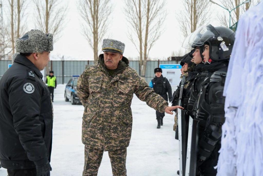 Проверка оснащения  ВС РК: генерал-полковник Руслан Жаксылыков посетил ГУВП