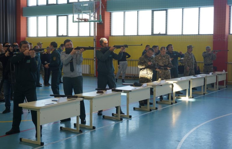 Состязание учителей НВП: пневматическая стрельба и разборка автомата