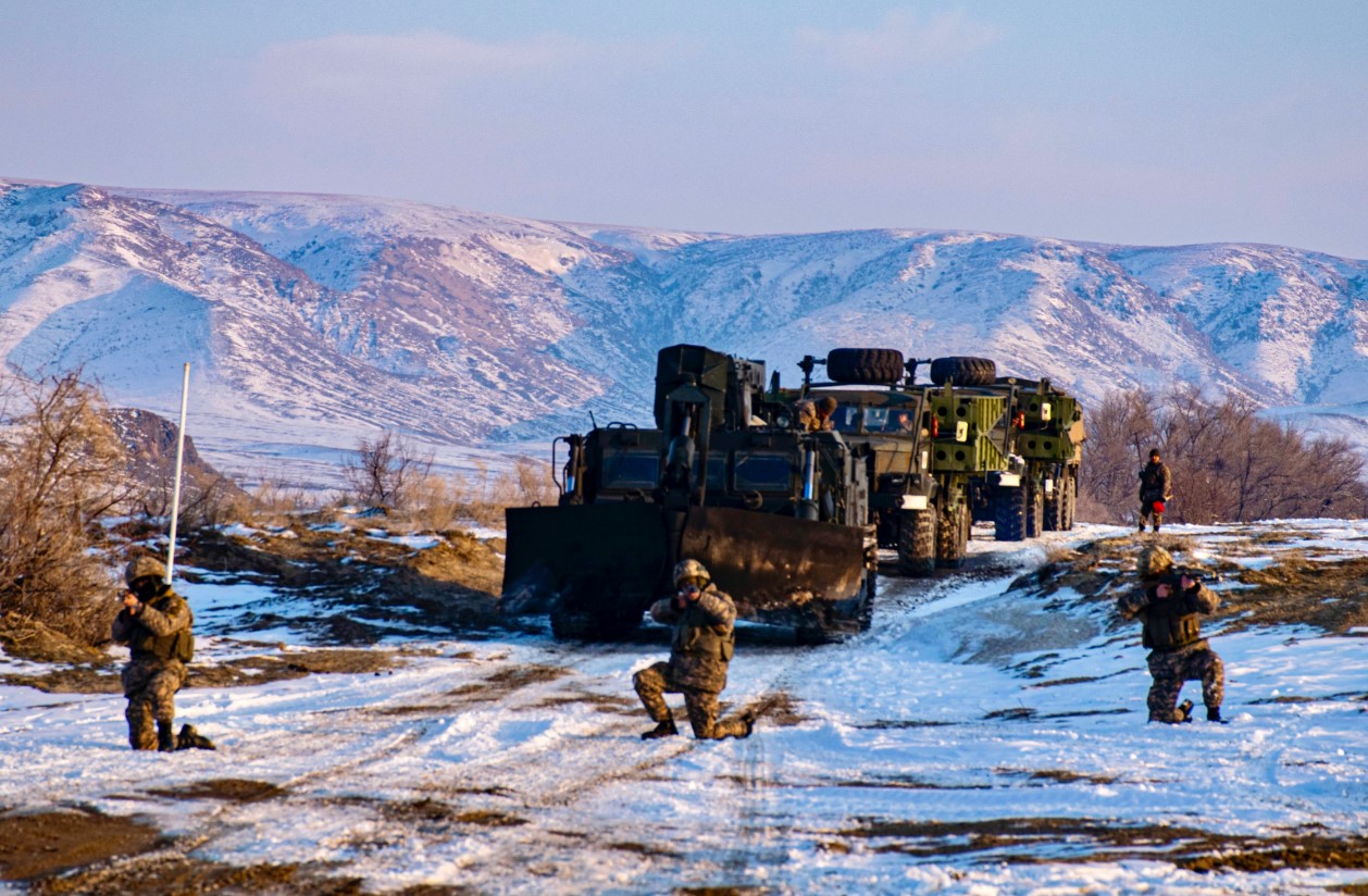 Военные инженеры улучшают свои навыки на полигоне