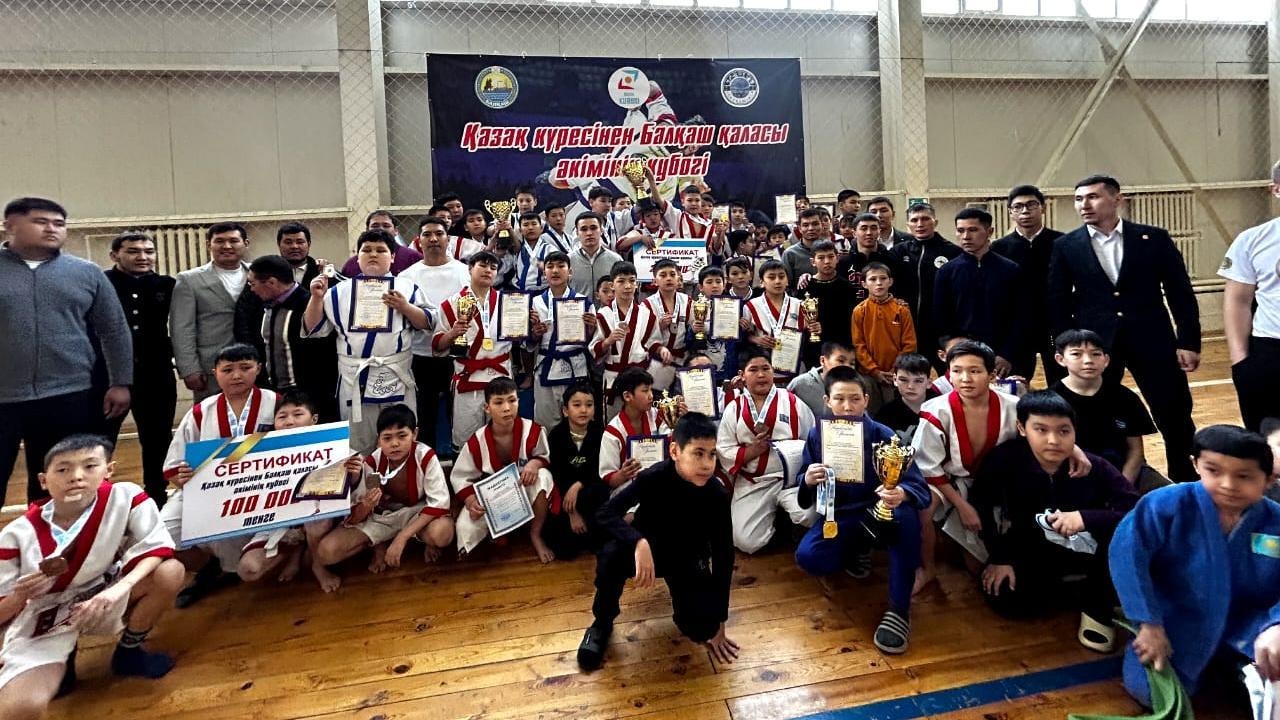 Қазақ күресі: 150 палуанов боролись за Кубок акима Балхаша