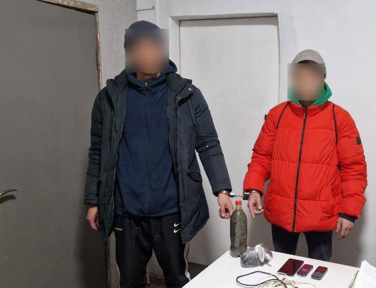 За переброс запрещенки на территорию колонии задержаны двое мужчин в Алматинской области