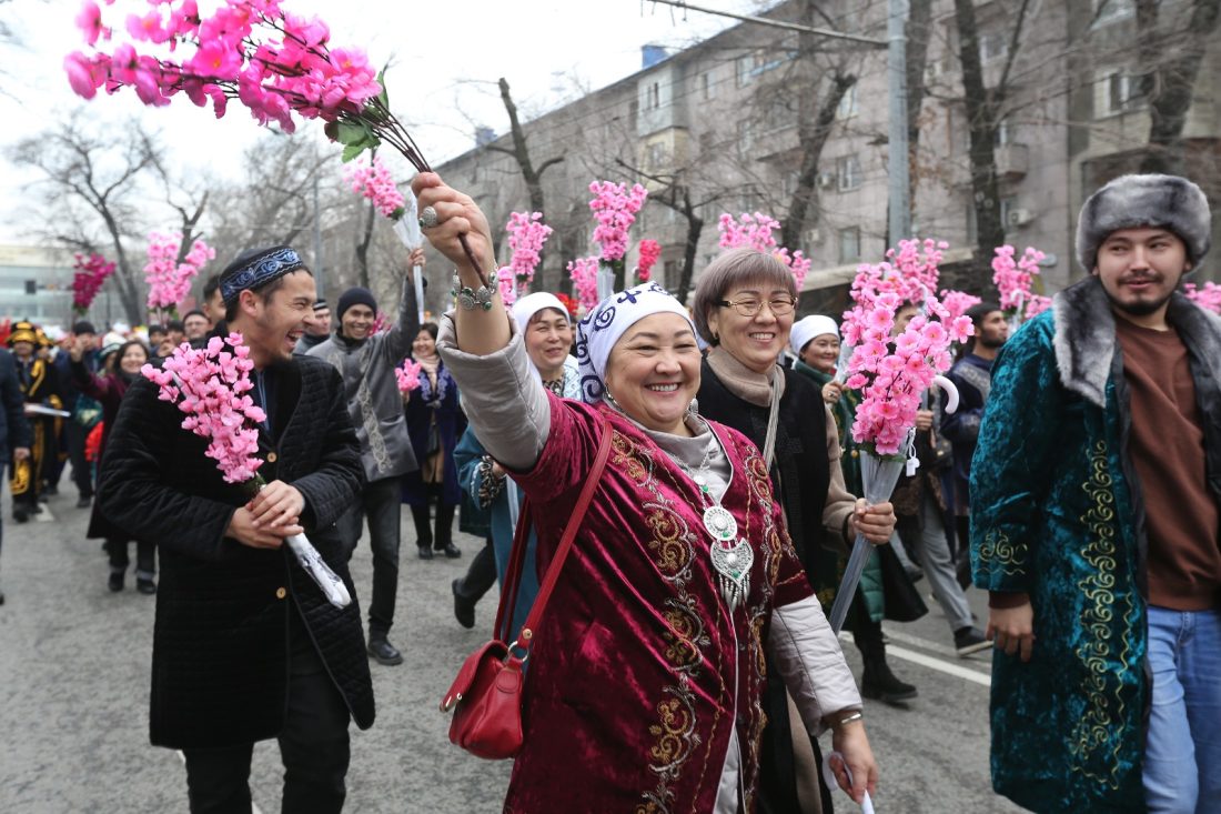 В Алматы прошел театрализованный караван «Көш. Наурыз – думан».