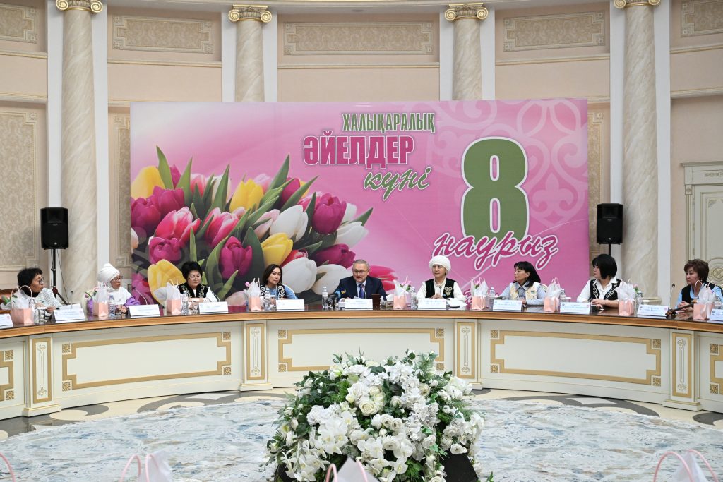 Облыс әкімі депутат әйелдермен кездесу өткізді