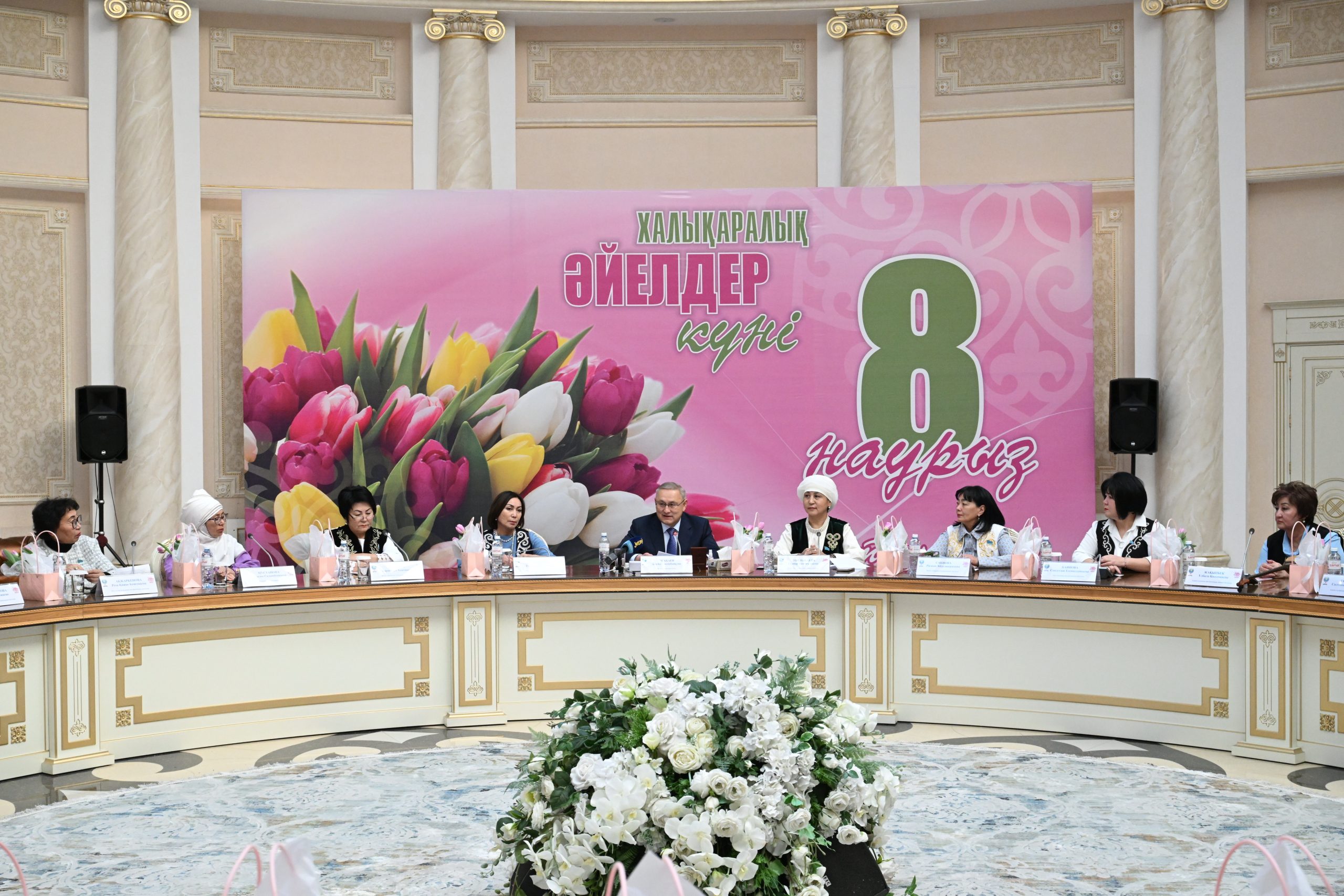 Облыс әкімі депутат әйелдермен кездесу өткізді