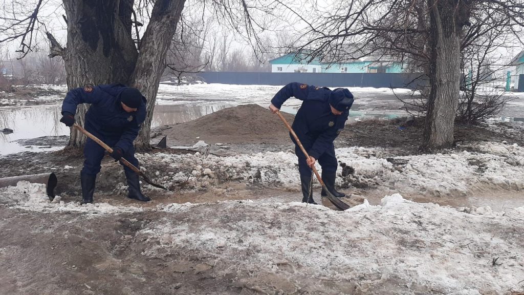 Работы по ликвидации подтопления территорий частных домов на ст. Бесколь завершены