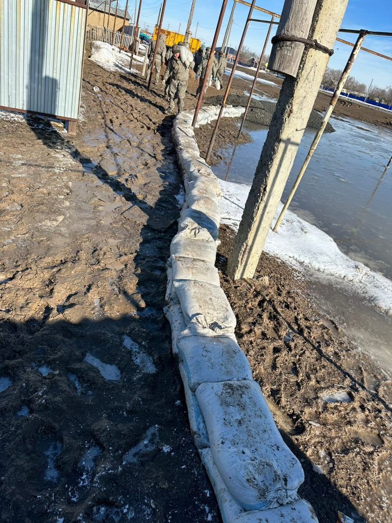 В Западно-Казахстанской области продолжается противопаводковая работа