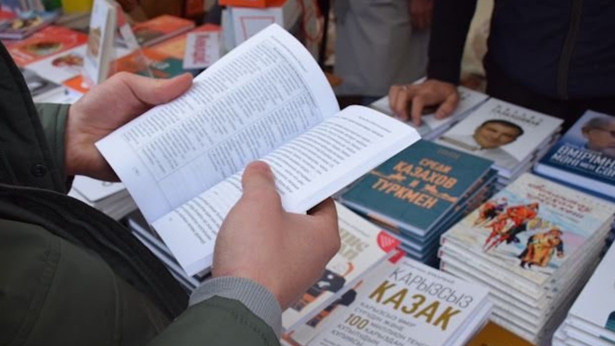 Арбат в Алматы: Книжная ярмарка с участием казахстанских издательств
