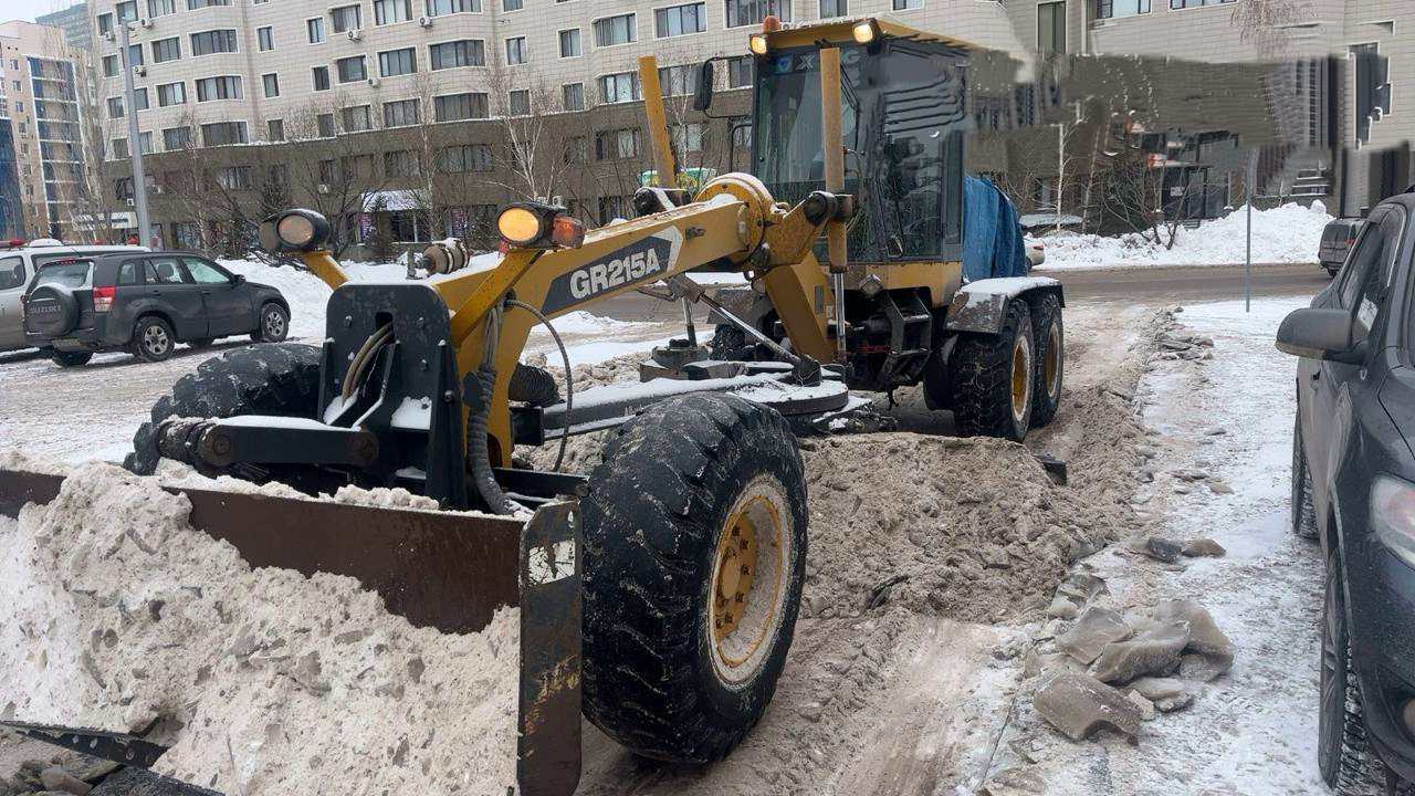 Астана: борьба со снегом продолжается