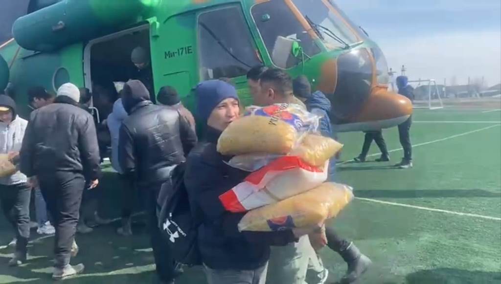 Авиация Нацгвардии оказывает помощь жителям Актюбинской области