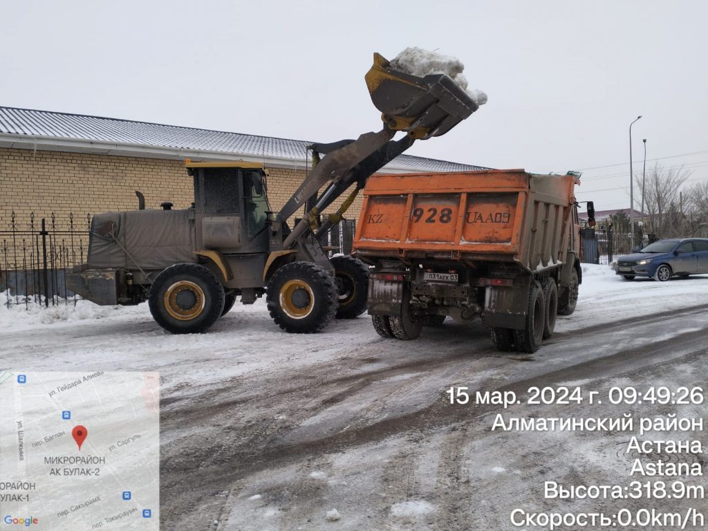 Свыше 2,5 тысяч дорожных рабочих вышли на уборку снега в столице