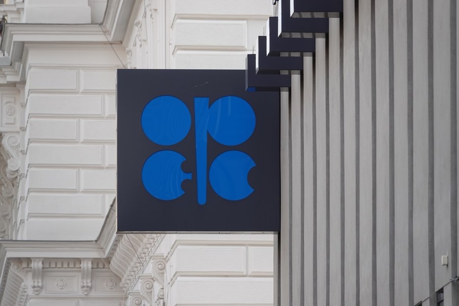 Члены ОПЕК+ продлили сокращение добычи нефти