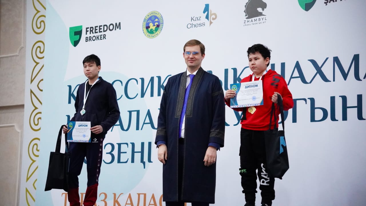 Детский Кубок РК: Тимур Турлов посетил крупный шахматный турнир в Таразе