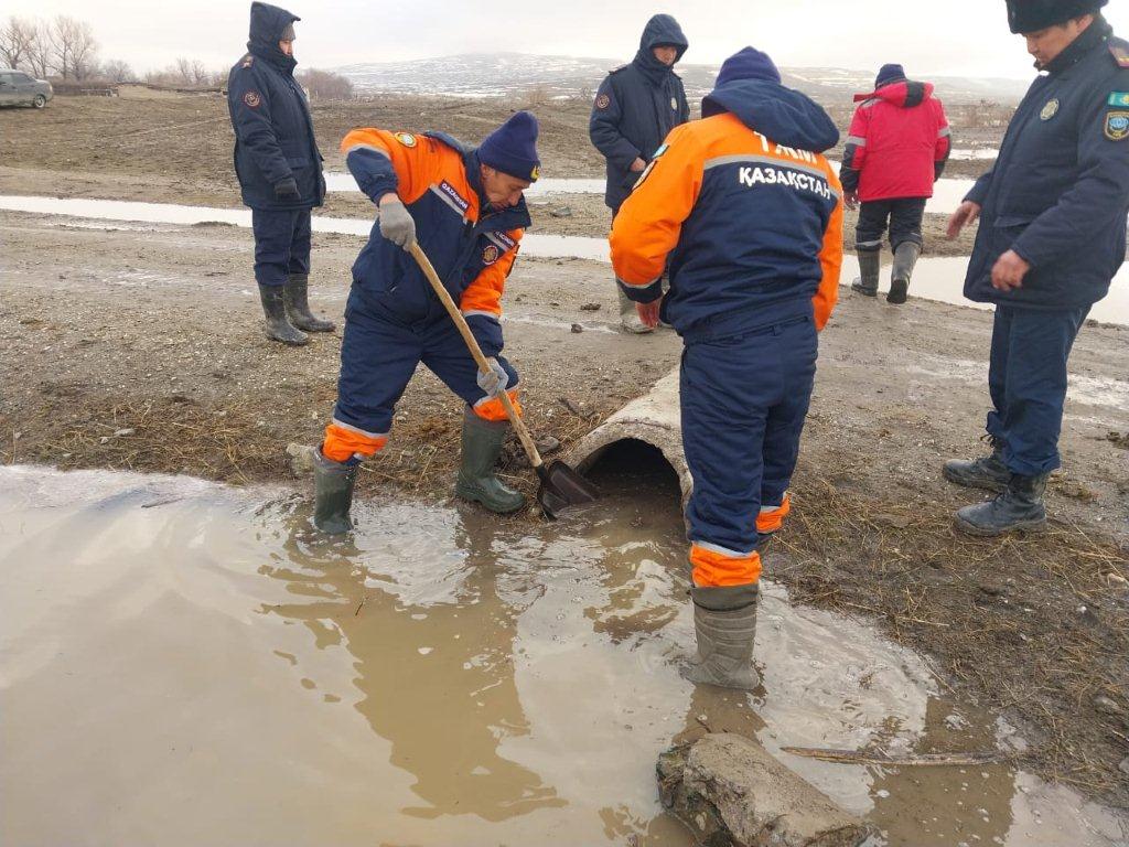В ВКО продолжаются противопаводковые мероприятия