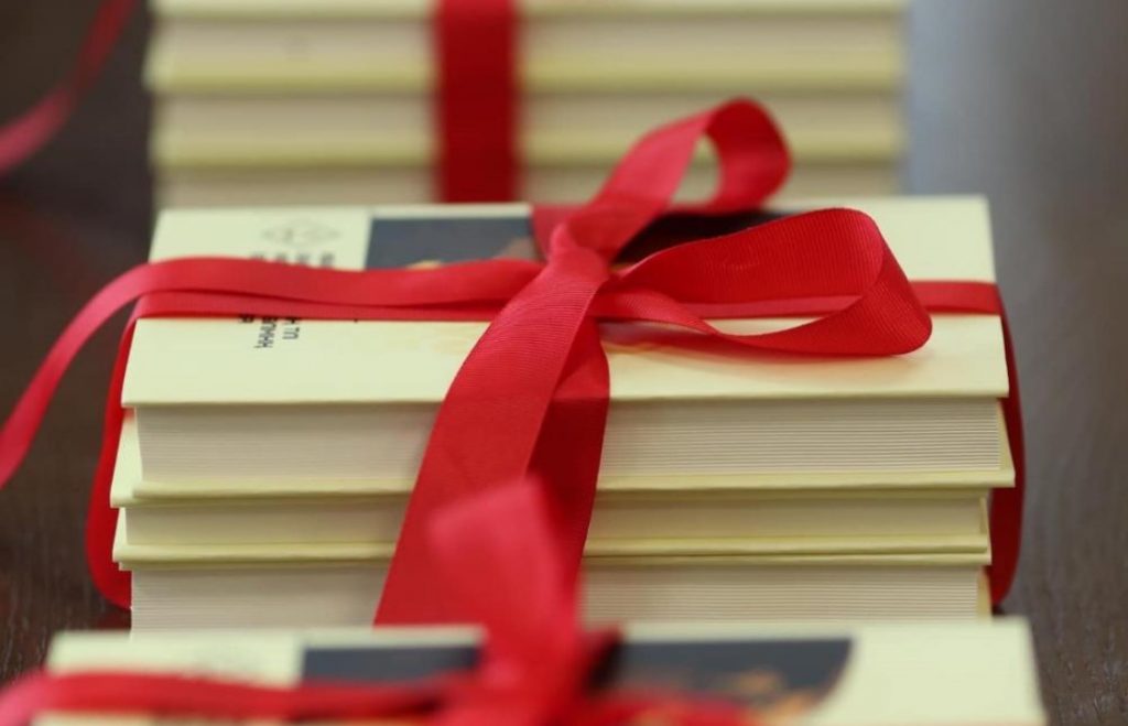 ЕНУ раскрывает тайны Абая: 12 книг о великом мыслителе