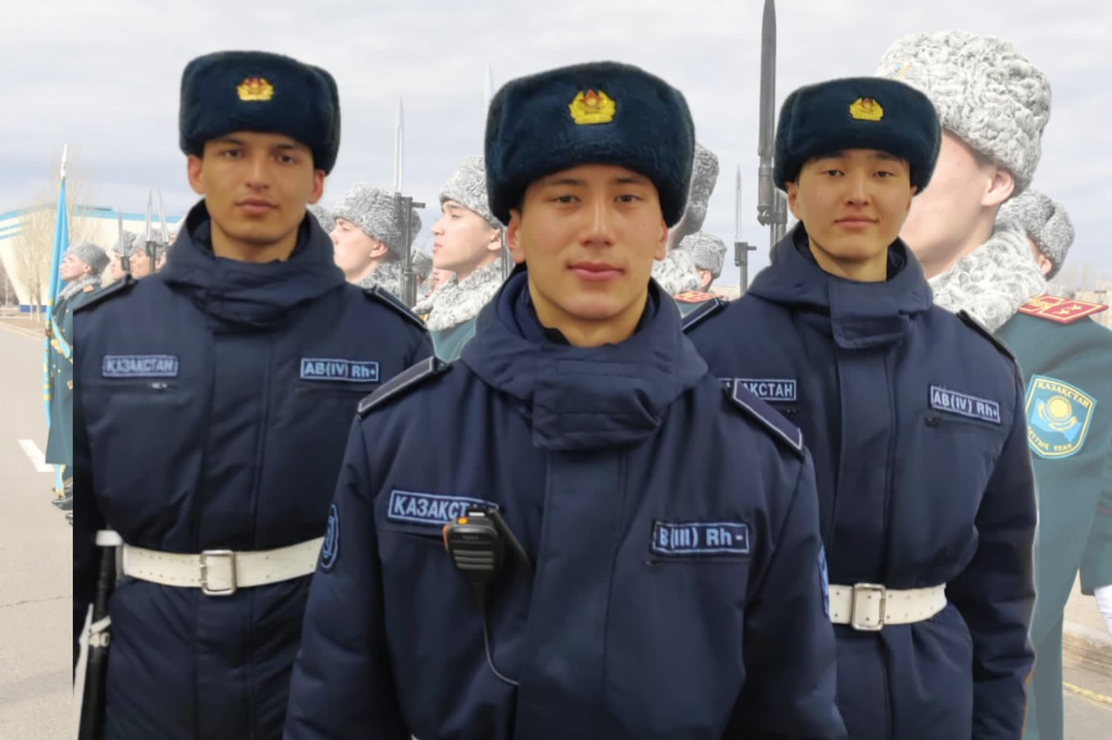 Гвардейцы оказали первую помощь женщине