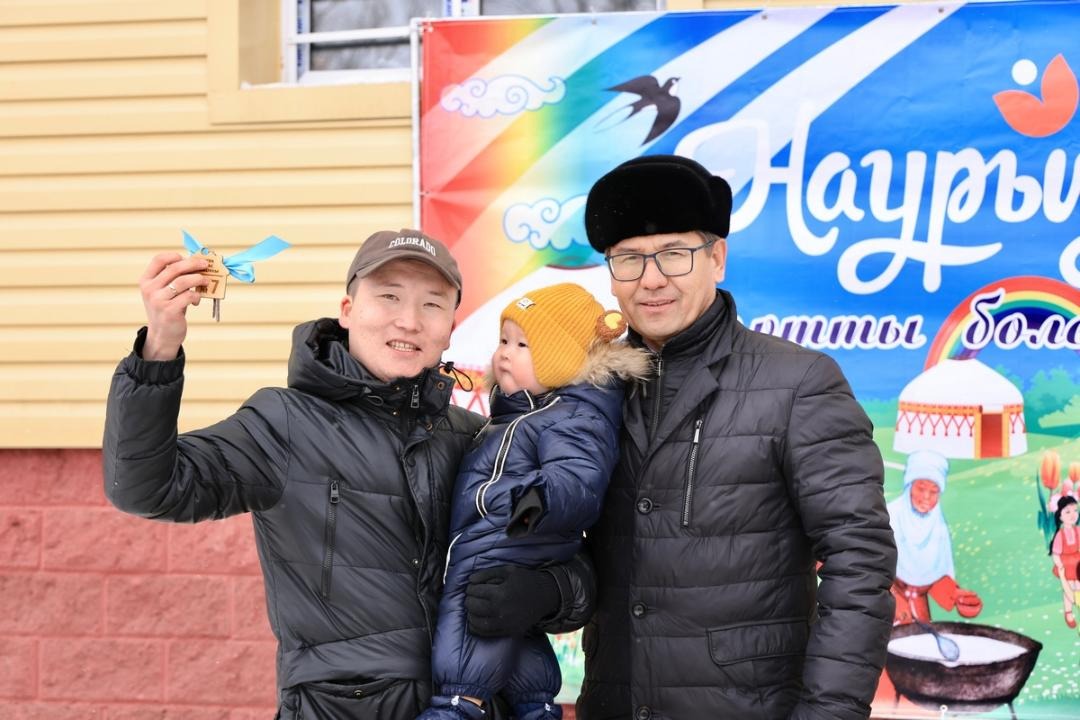 Ключи от квартир: В Карагандинской области молодые врачи  справят новоселье