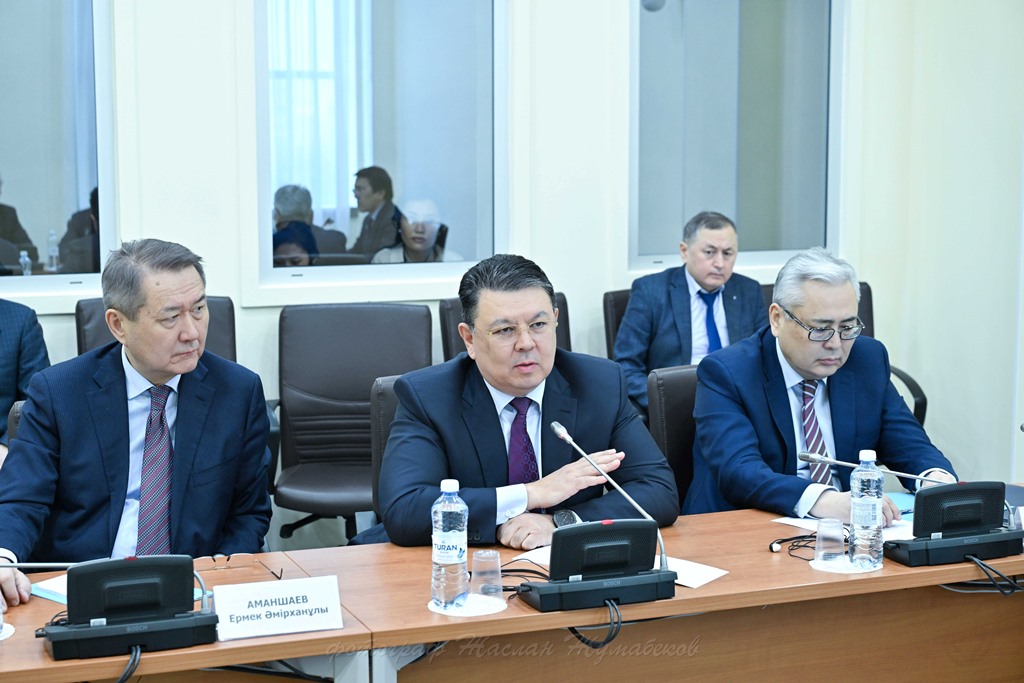 Мажилис согласовал кандидатуру Каната Бозумбаева